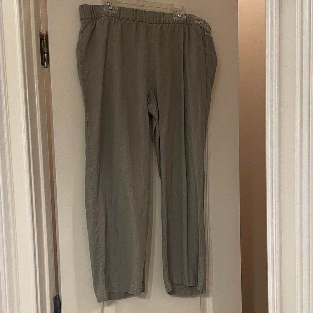 Old Navy Women’s Chinos in Olive